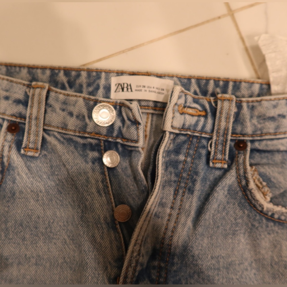 straight leg zara jeans | size 4